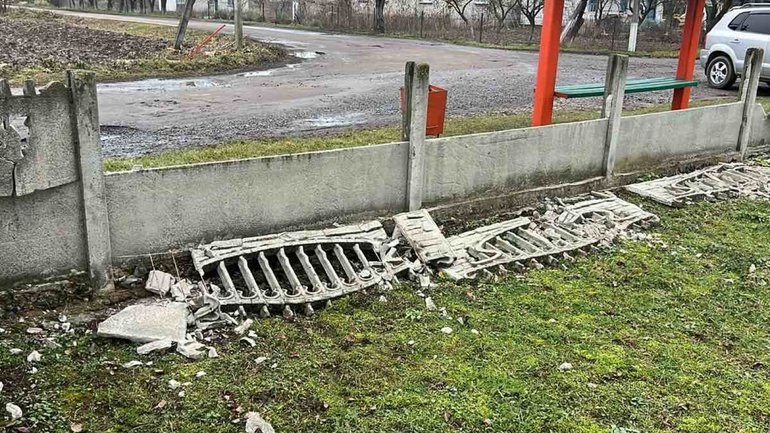 На Волині невідомі зруйнували церковну огорожу - фото 1