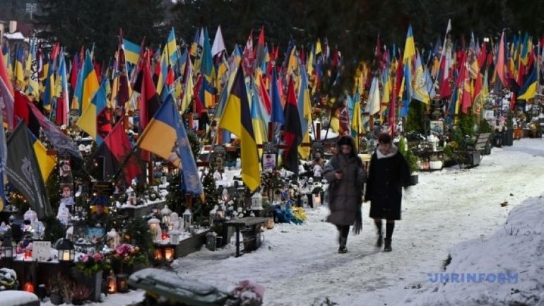 У Львові на Полях почесних поховань Захисників України запалили Вифлеємський вогонь - фото 1