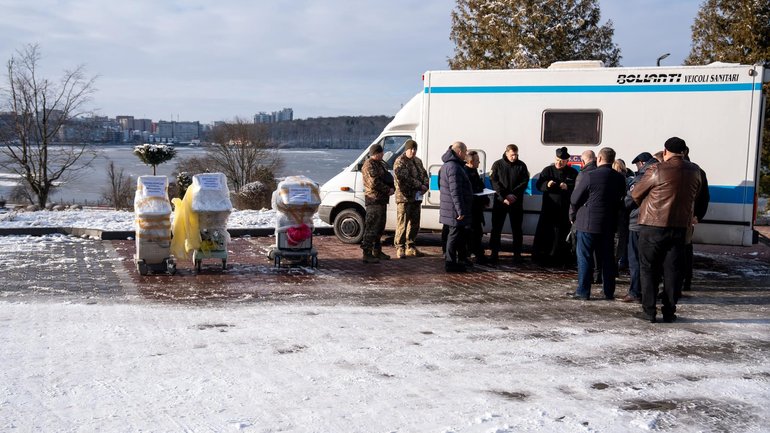 До Тернополя прибув реанімобіль від Папи Римського - фото 1