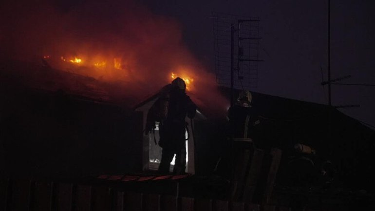 Рятувальники ліквідували задимлення у Видубицькому монастирі в Києві - фото 1