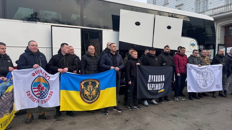 Зі Львівщини на Святу гору Афон вирушили ще 25 Захисників - фото 1