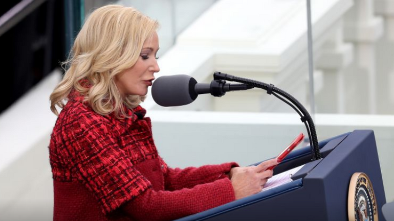Жінка-пастор Паула Вайт на посаді духовного радника Д. Трампа та глави офісу в Білому домі - фото 1