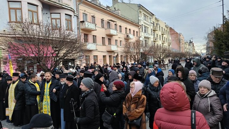 Збори за перехід з УПЦ МП до ПЦУ на вулиці Ольги Кобилянської. Чернівці, 16 лютого, 2025 рік - фото 1