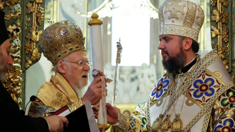 Адвокат УПЦ МП назвав отримання Томоса ПЦУ “спецоперацією адміністрації Байдена”, хоч це сталось за Трампа - фото 1