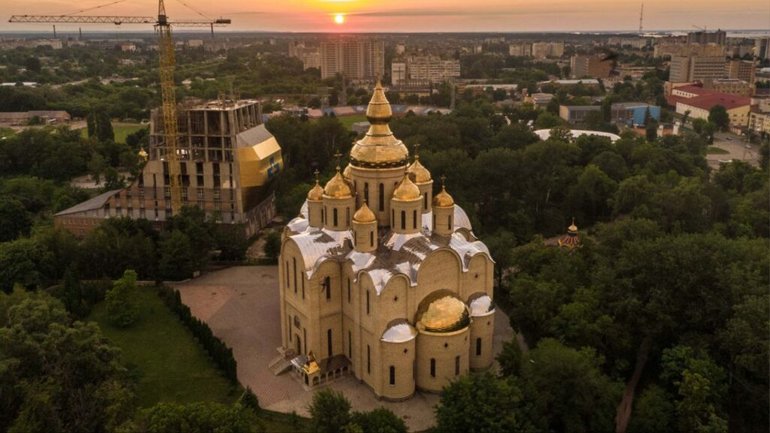 Собор ПЦУ у Черкасах дозволив футбольним уболівальникам використовувати підвал як укриття - фото 1