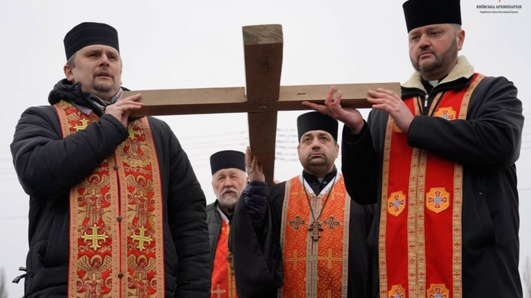У Бучі відбулася Хресна дорога в пам’ять про невинно вбитих жертв війни - фото 1