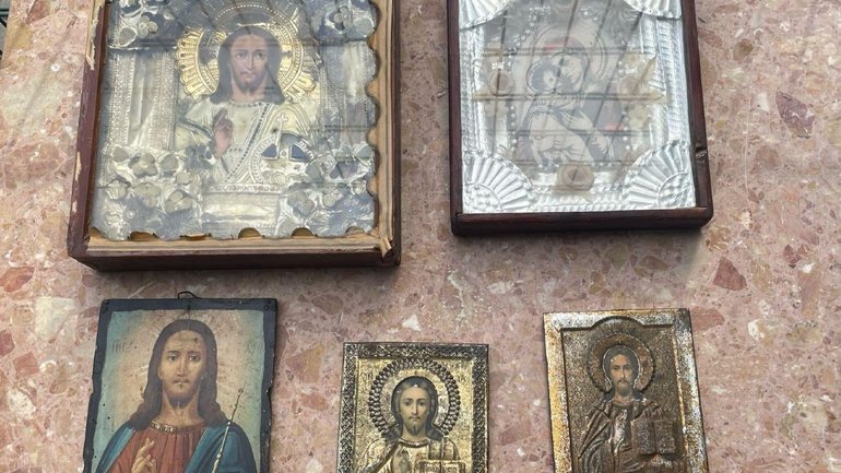 Прикордонники запобігли вивезенню старовинних ікон з України - фото 1