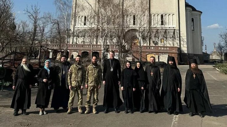 Росіяни почали звозити ікони зі зруйнованих ними ж храмів до монастиря біля Вугледару - фото 1