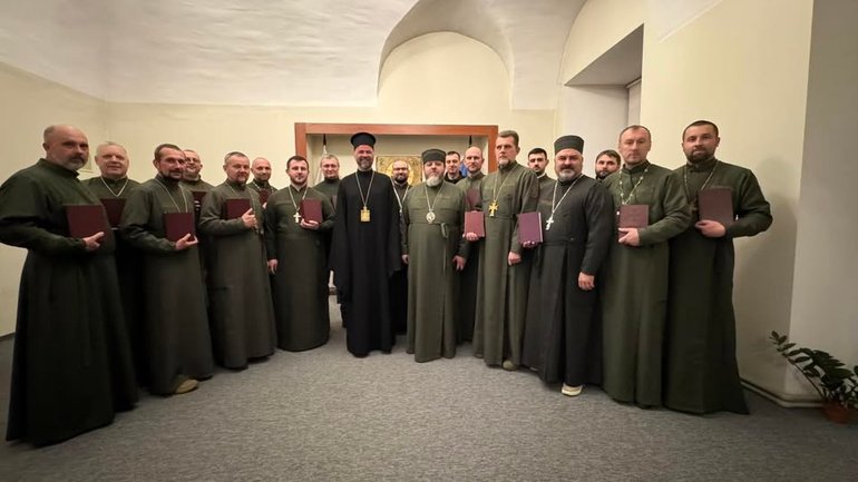 Екзарх Вселенського Патріарха в Україні зустрівся з військовими капеланами ЗСУ - фото 1