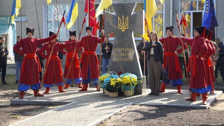 У Житомирі відкрили пам’ятний знак «Козацький хрест» - фото 1