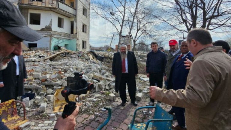 Пастор Марк Бернс побывал на месте ракетного удара России в Кривом Роге - фото 1