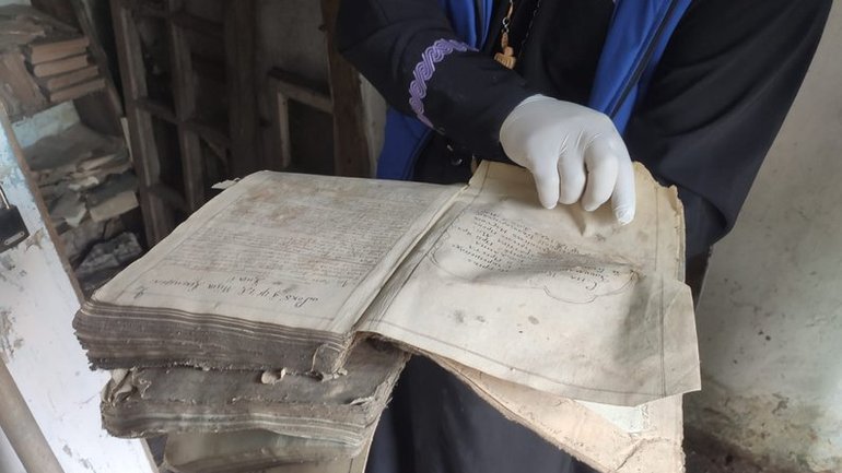 Священик з Тернопільщини знайшов 200-літні церковні архівні документи - фото 1