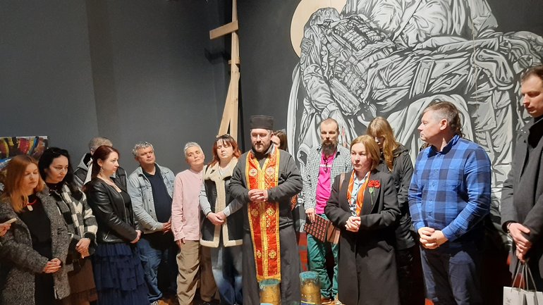 Пам'ять про загиблих героїв: на Прикарпатті створили картину-оплакування - фото 1