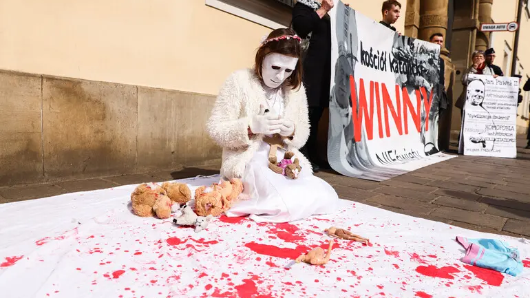  Активісти звинувачують ієрархів католицької церкви у приховуванні сексуальних злочинів духовенства - фото 1