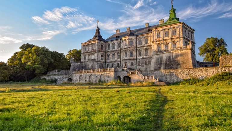 Польські реставратори відновлюють замок та церкви на Львівщині - фото 1