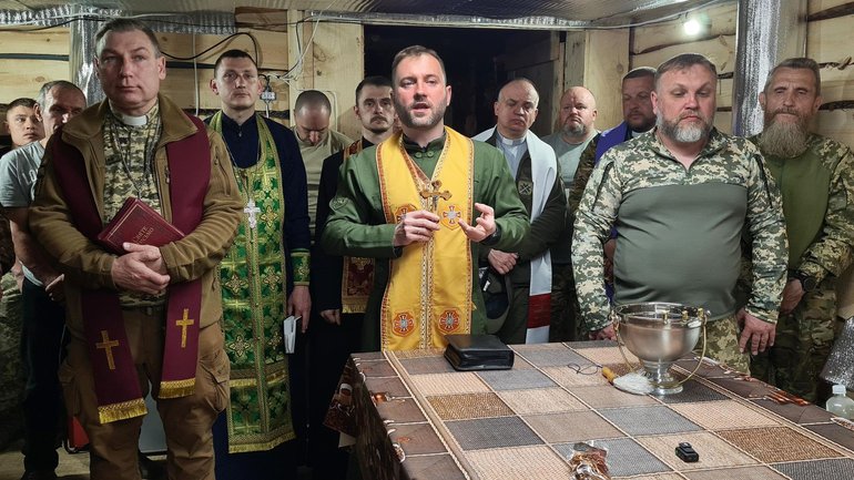 На Великдень капелани різних конфесій відвідали військових на фронті - фото 1