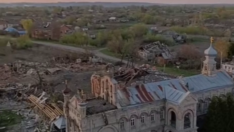 Через російський обстріл у Миропіллі вдруге був пошкоджений Свято-Миколаївський монастир - фото 1
