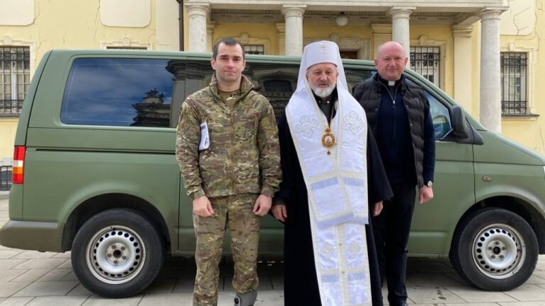 Митрополит Львівський УГКЦ подарував військовим автівку в подяку за повернення крісла Андрея Шептицького - фото 1
