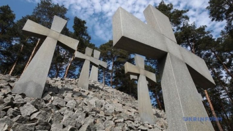 В Украине отмечают День памяти жертв политических репрессий - фото 1