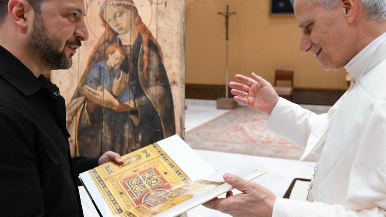 President of Ukraine presented a unique icon to Pope - фото 1