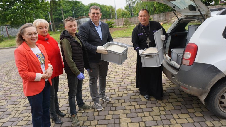 До Тернопільського архіву передали виявлені в церкві на Кременеччині старовині парафіяльні документи - фото 1