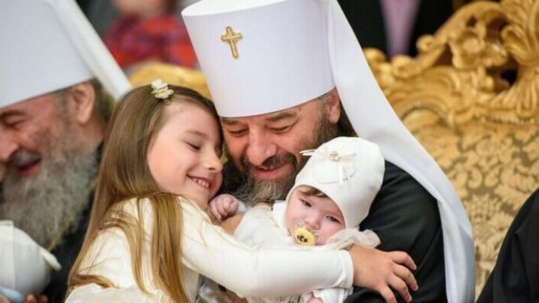 На Буковині розпочали кримінальне провадження щодо дитячої експлуатації у Банченському монастирі - фото 1