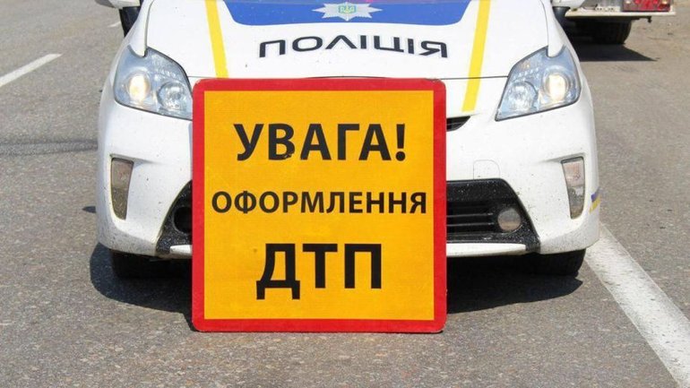 Під Кривим Рогом легковик на шаленій швидкості влетів на територію церкви - фото 1
