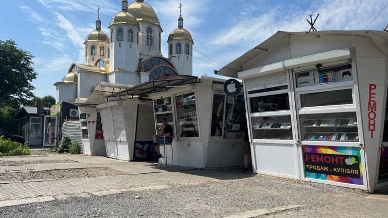 У Чернівцях виник конфлікт між підприємцями радіоринку та церковною громадою - фото 1