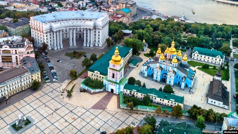 Будівля МЗС України та Михайлівський Золотоверхий монастир у Києві - фото 1