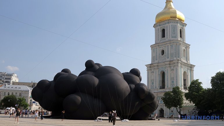 Возле Софии Киевской установили инсталляцию, которую Украина представит на Burning Man - фото 1