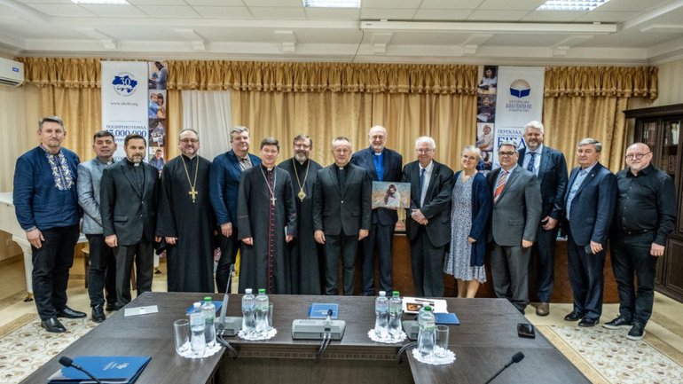 Рада Церков зустрілася з делегацією Всесвітнього Об’єднання Біблійних Товариств - фото 1