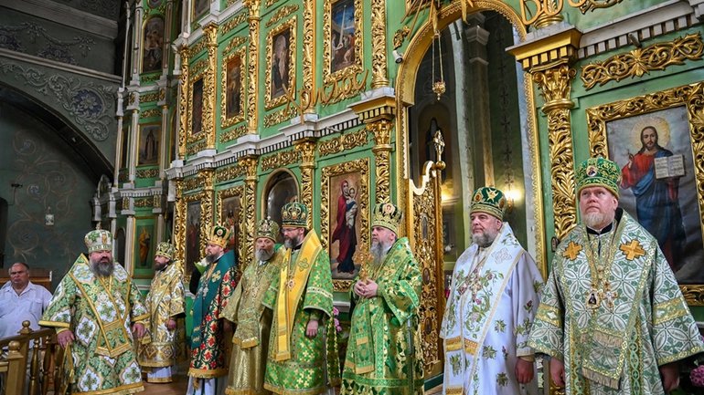 Митрополит Епіфаній очолив Літургію українською мовою у звільненому соборі Чернігова - фото 1