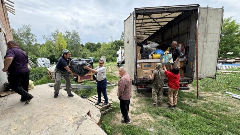 В Україну відправили черговий гуманітарний вантаж з Ватикану - фото 1