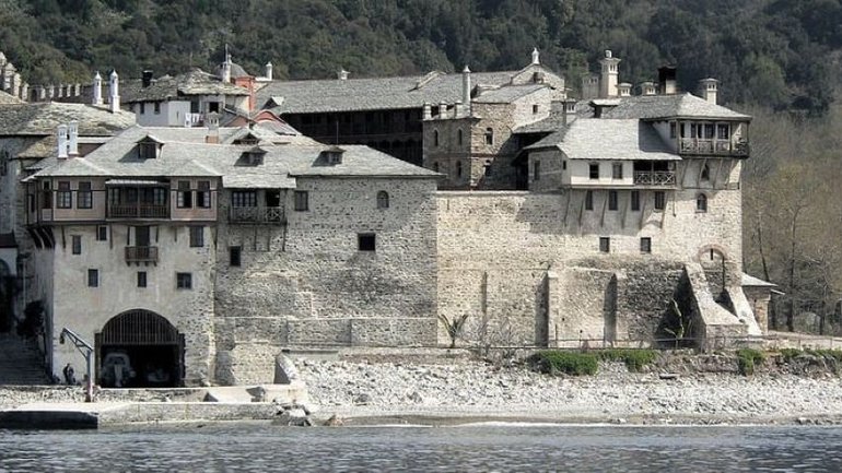 Earthquakes cause damage to centuries-old monasteries on Mount Athos - фото 1