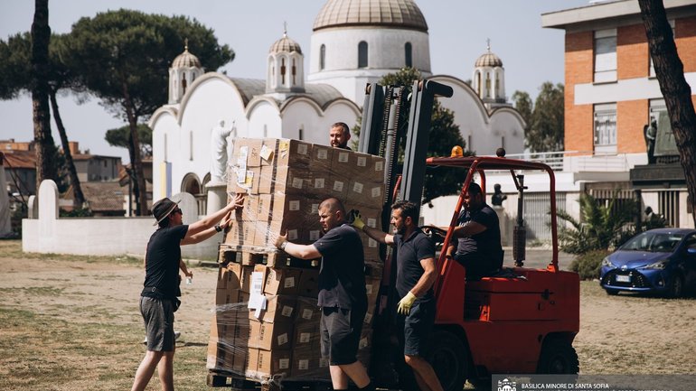 Релігійне Товариство «Свята Софія» відправило 30 тонн гуманітарного вантажу до України - фото 1