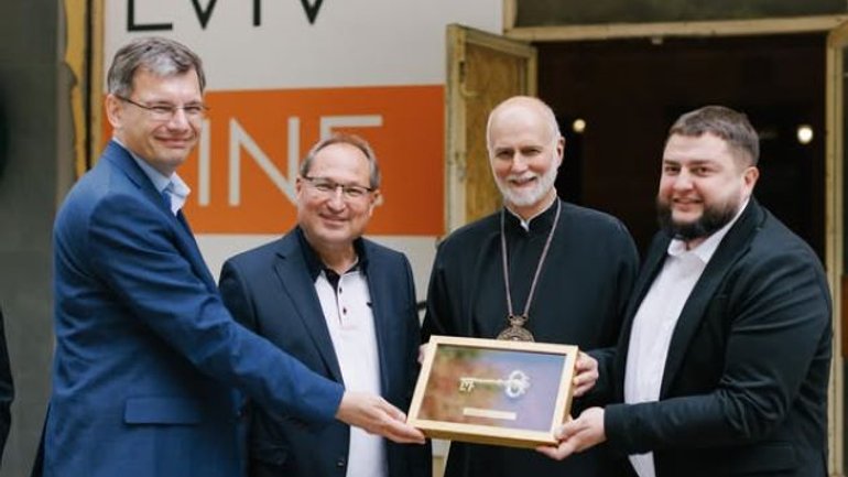 УКУ передали символічний ключ від колишнього кінотеатру «Львів» - фото 1