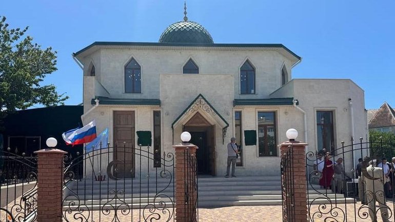 У Криму за підтримки окупаційної влади відкрили соборну мечеть, яку будували понад десятиліття - фото 1