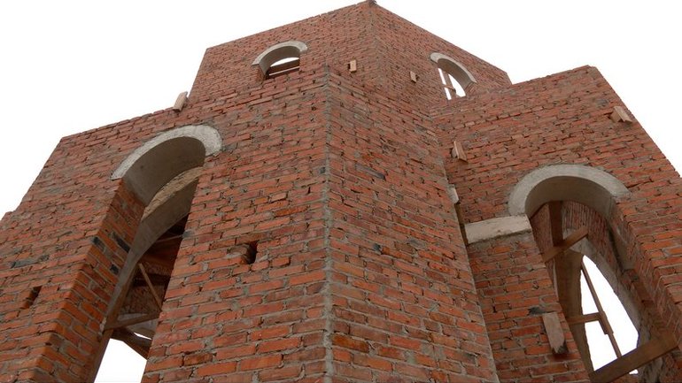 На Черкащині матір загиблого військового пожертвувала два мільйони гривень на зведення церкви - фото 1