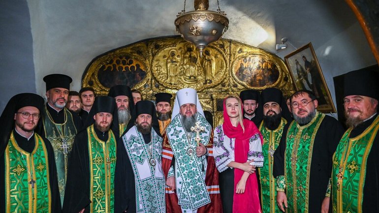 У печерах Києво-Печерської лаври ПЦУ провела перше Богослужіння - фото 1