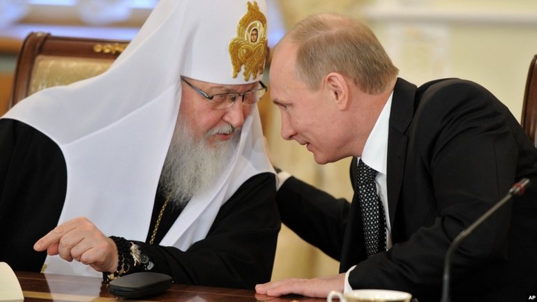 Володимир Путін (праворуч) і Московський патріарх Кирило (Володимир Гундяєв). Архівна світлина - фото 1