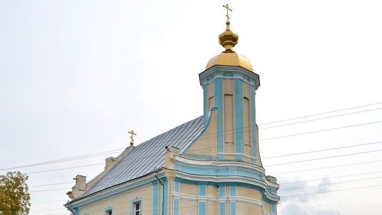 На Житомирщині прихильники УПЦ МП не впустили вірян ПЦУ до їхнього храму - фото 1
