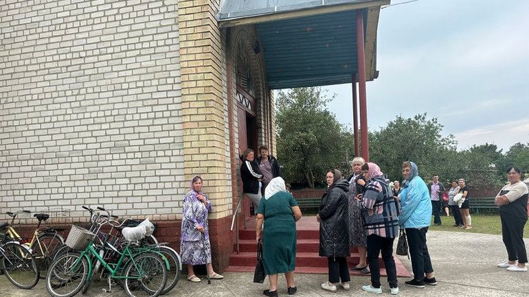 У селищі Довбиш на Житомирщині люди були зачинені в церкві понад 10 годин - фото 1