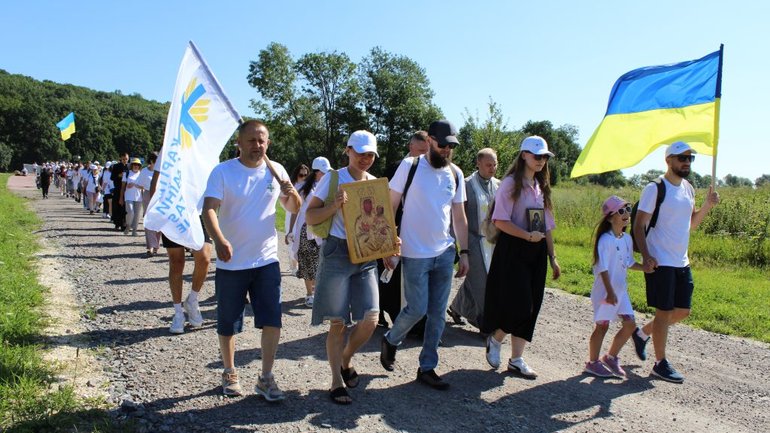 Карітас Україна зібрав своїх волонтерів на прощу до Зарваниці - фото 1