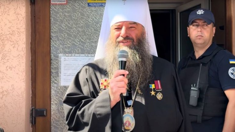 Митрополит УПЦ МП Лонгин каже, що суд заборонив йому брати під опіку сиріт - фото 1