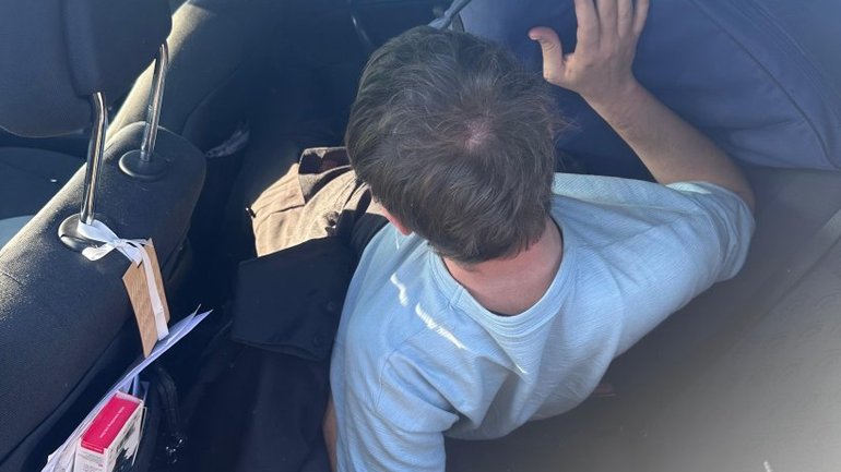 Священик УПЦ МП намагався вивезти з країни військовозобов’язаного, накривши його рясою - фото 1