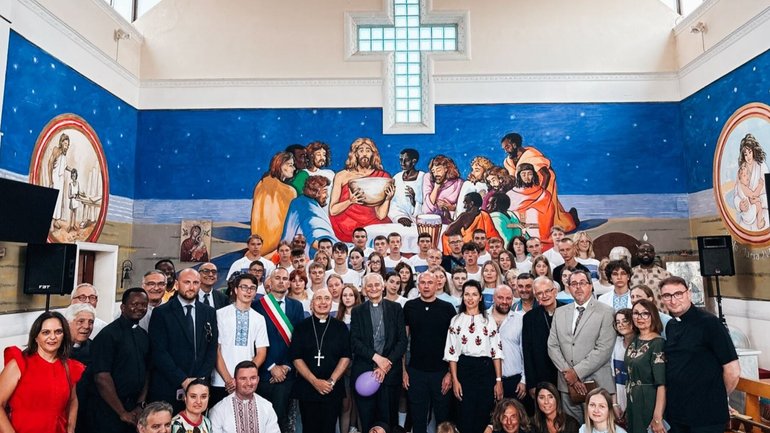 Cardinal Matteo Zuppi meets with children from occupied territories vacationing in Italy - фото 1