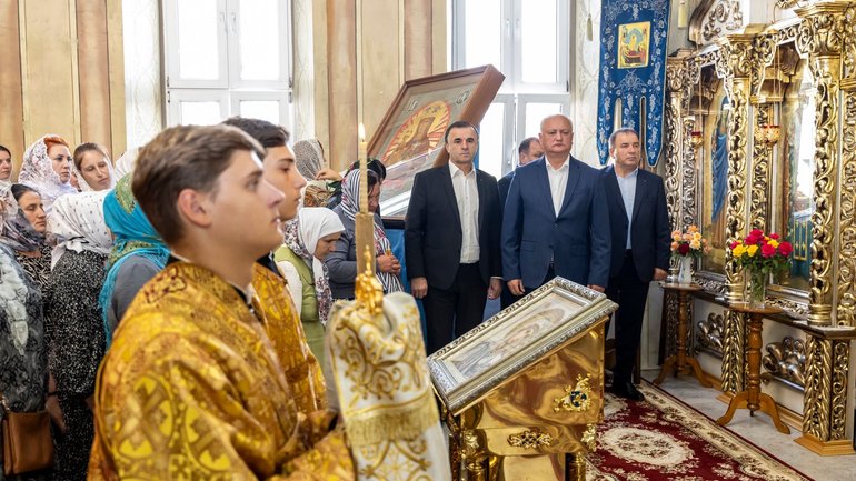 Митрополит Онуфрій нагородив молдовського друга Путіна - фото 1