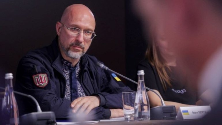 Шмигаль: Сотні капеланів духовно підтримують воїнів на фронті, ризикуючи життям - фото 1