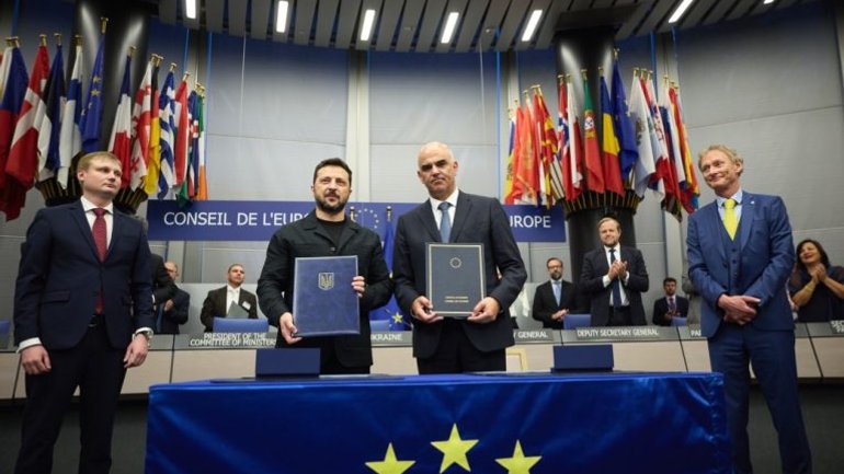 President of Ukraine Volodymyr Zelenskyy and Secretary General of the Council of Europe Alain Berset sign the Agreement on the Establishment of a Special Tribunal for the Crime of Aggression against Ukraine - фото 1