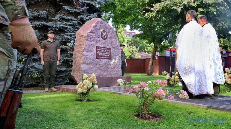 У Києві відкрили та освятили меморіал загиблим на війні співробітникам ДКВС - фото 1